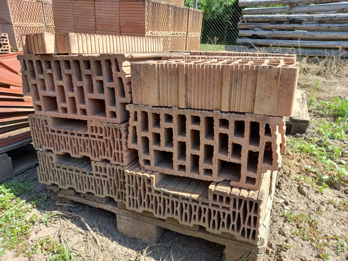 Stavebný materiál HELUZ - 3