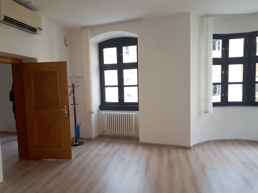 Prenajmeme 2 - kanceláriu v historickom centre Bratislavy - 3