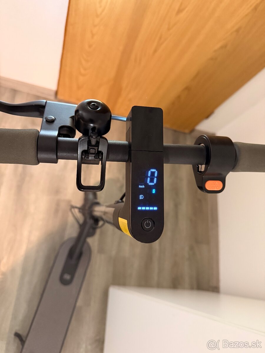 Elektrická kolobežka Xiaomi Mi Essential - 3