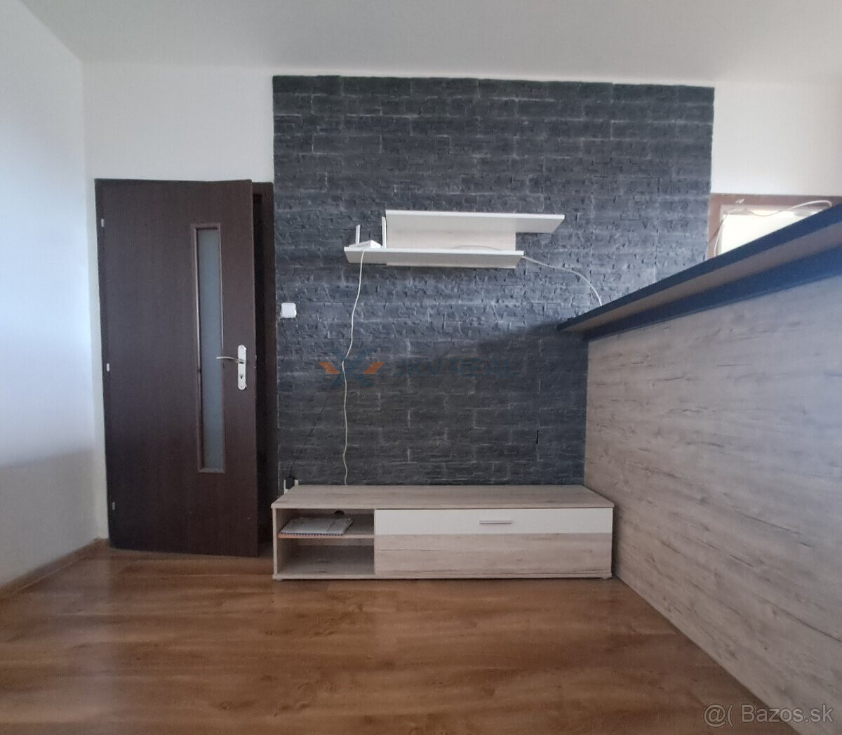Prenajom 3,5izbovy byt Zlaté Moravce - 3