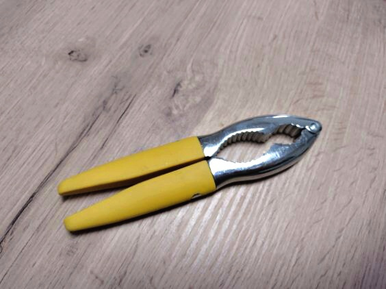 Luskacik na orechy dvoch velkosti - 3