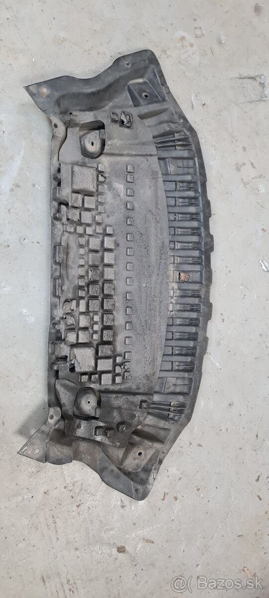 Kryt motora mercedes e w212 - 3