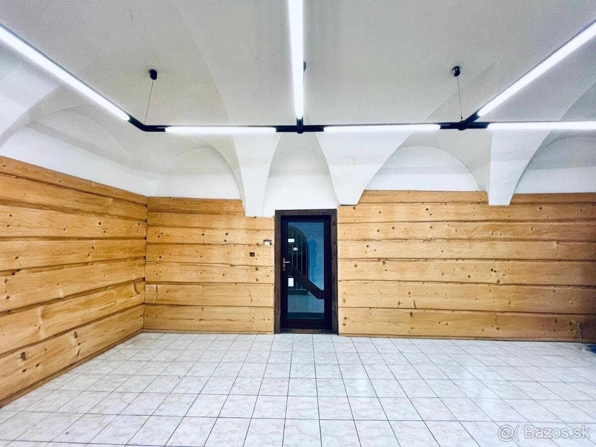 Na prenájom obchodný priestor v centre BB - 3