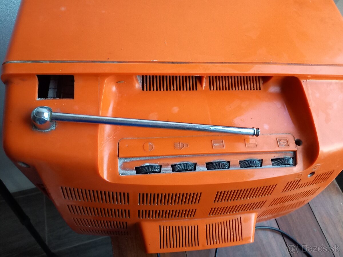 TV JUNOSŤ 402 BC cena 30 € - 3