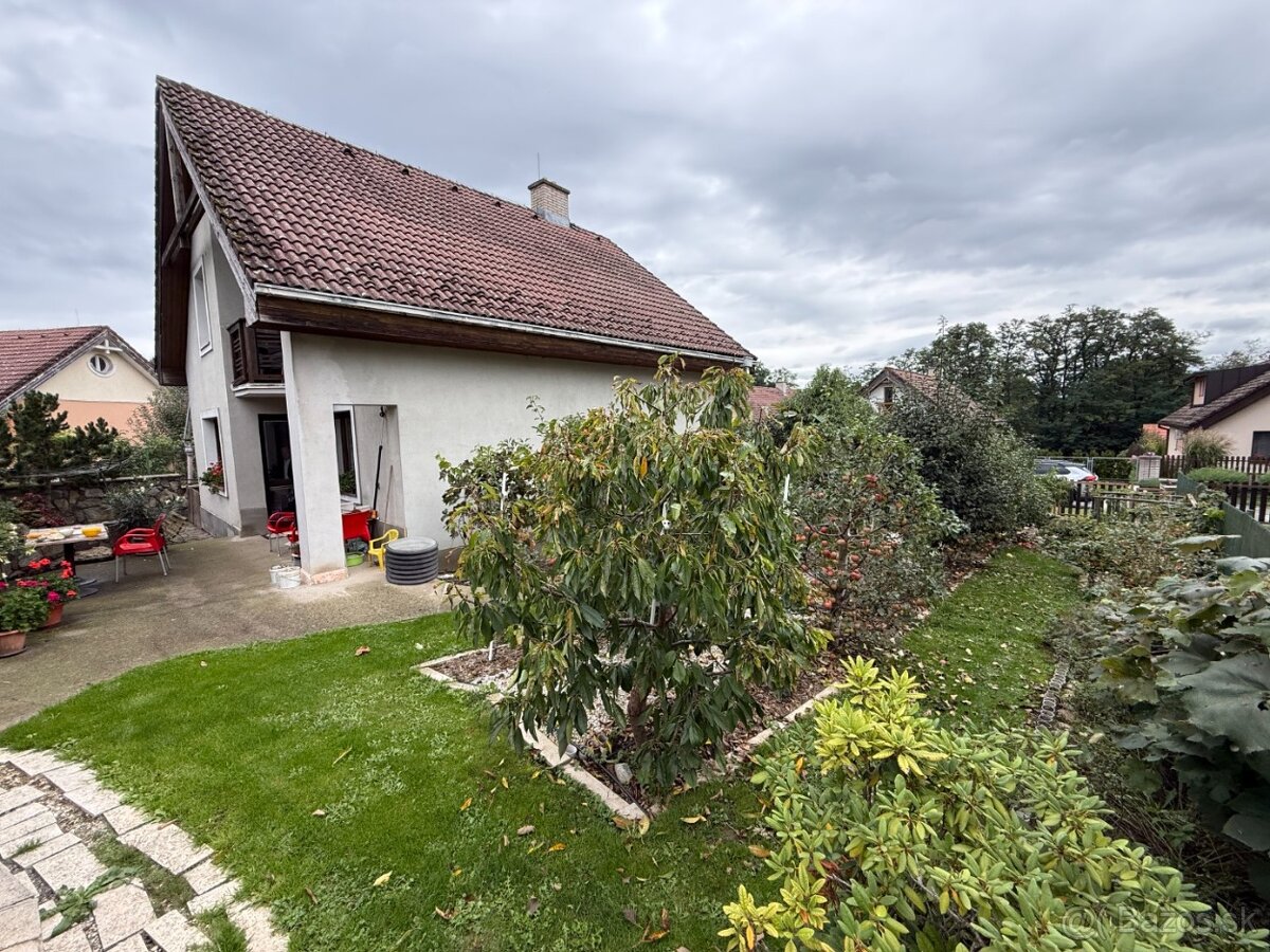 Rodinný dom 4+1, Mojš , 195m², pozemok 824 m², Garáž - 3