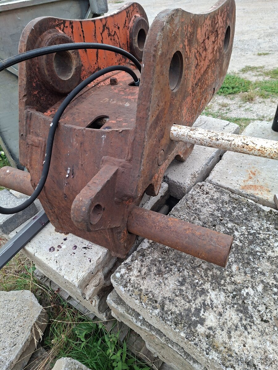 Rychloupinac JCB JS - 3