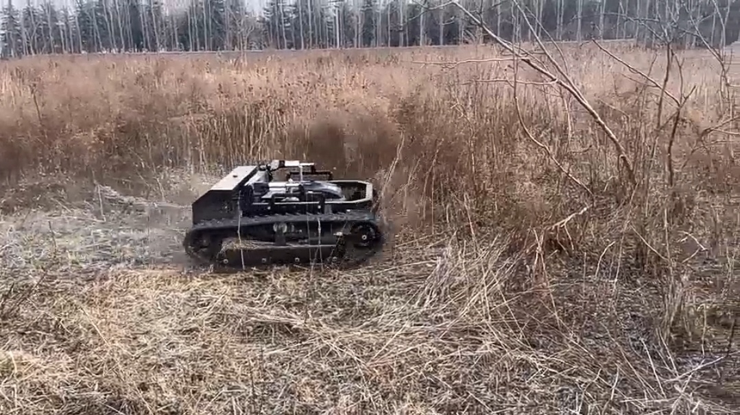 diaľkovo ovládaná robotická kosačka - 3