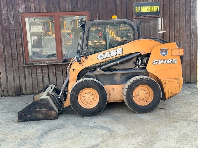 Smykový kolový nakladač Case SV185 - 3