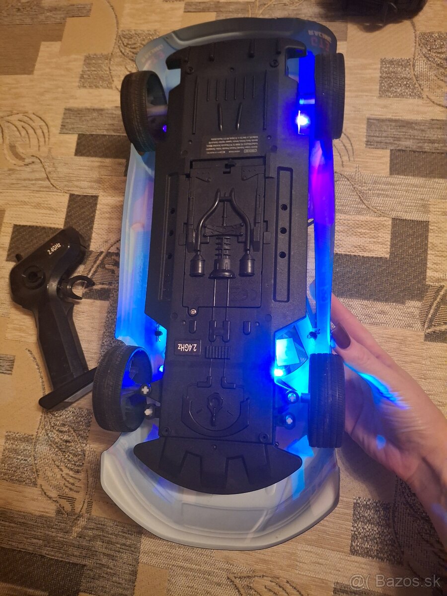 Autíčko na dialkové ovládanie - 3