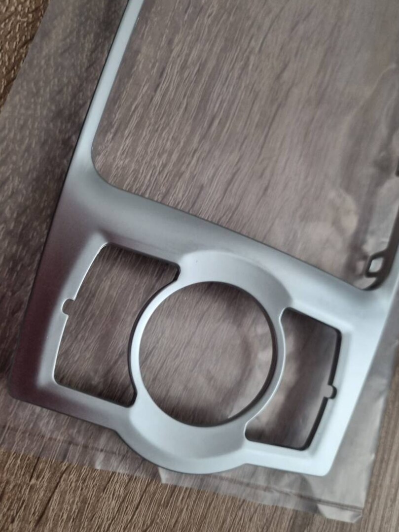 RAMIK NA STREDOVY PANEL AUDI Q7 A6 C6 - 3