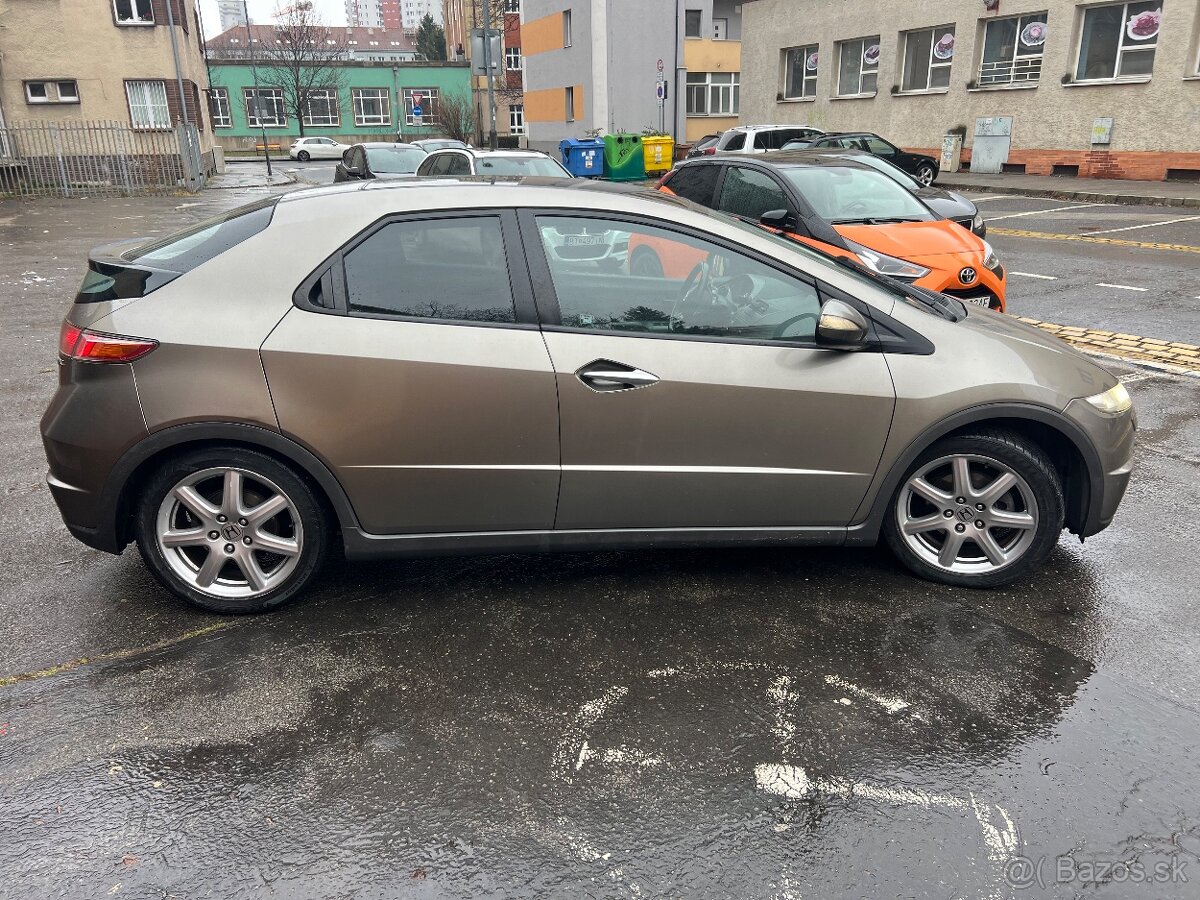 Honda Civic 1.8 automat 103kW - 3
