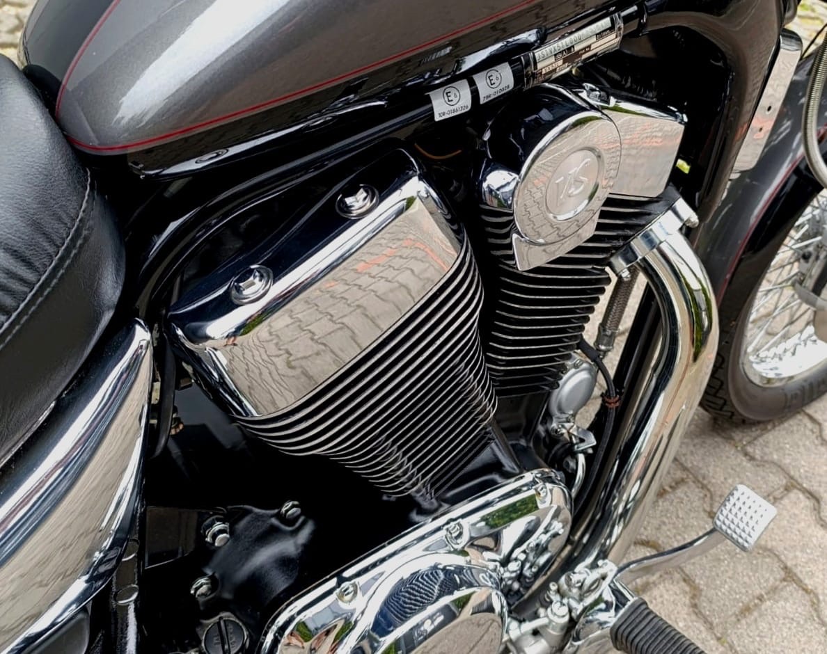 SUZUKI INTRUDER 1400 / r.1999, TOP KRÁSNY originál stav - 3