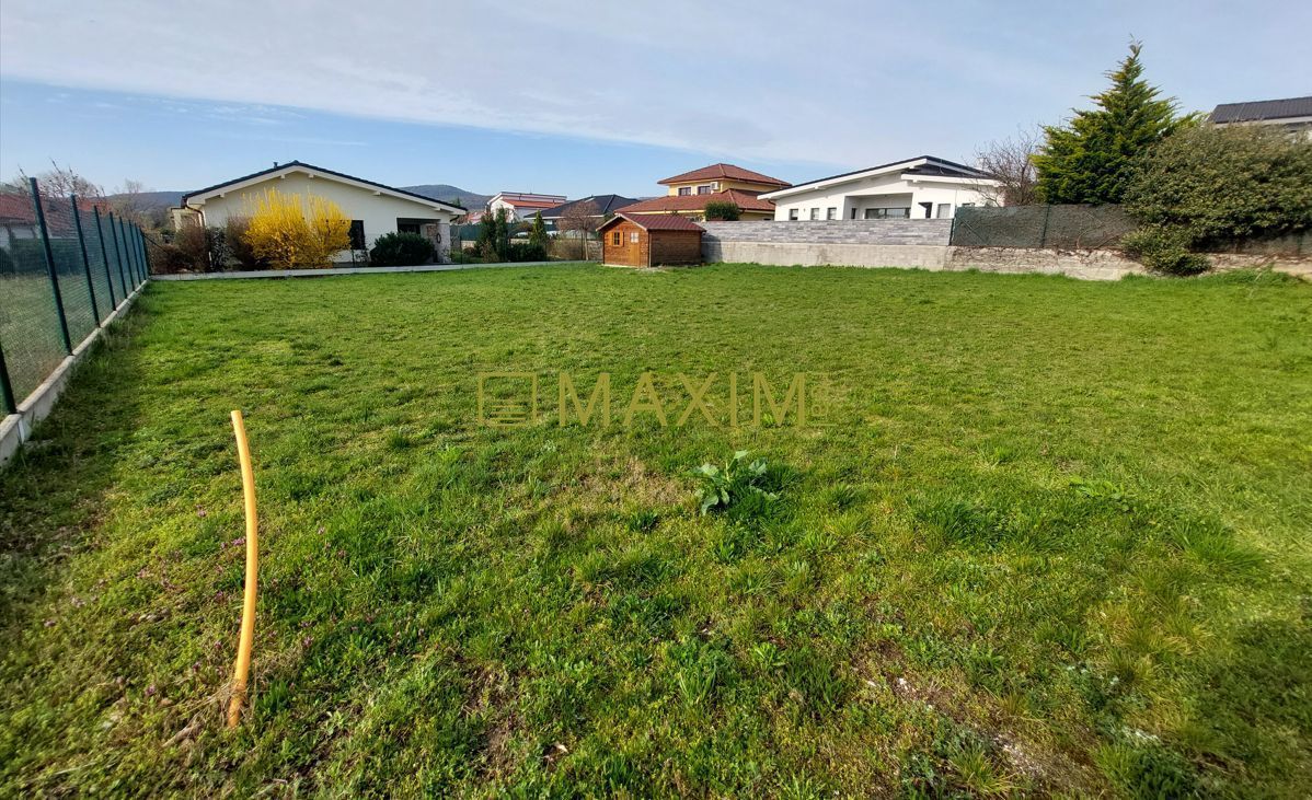 Ponúkame na dlhodobý prenájom pozemok na ulici Vavrinecká v - 3