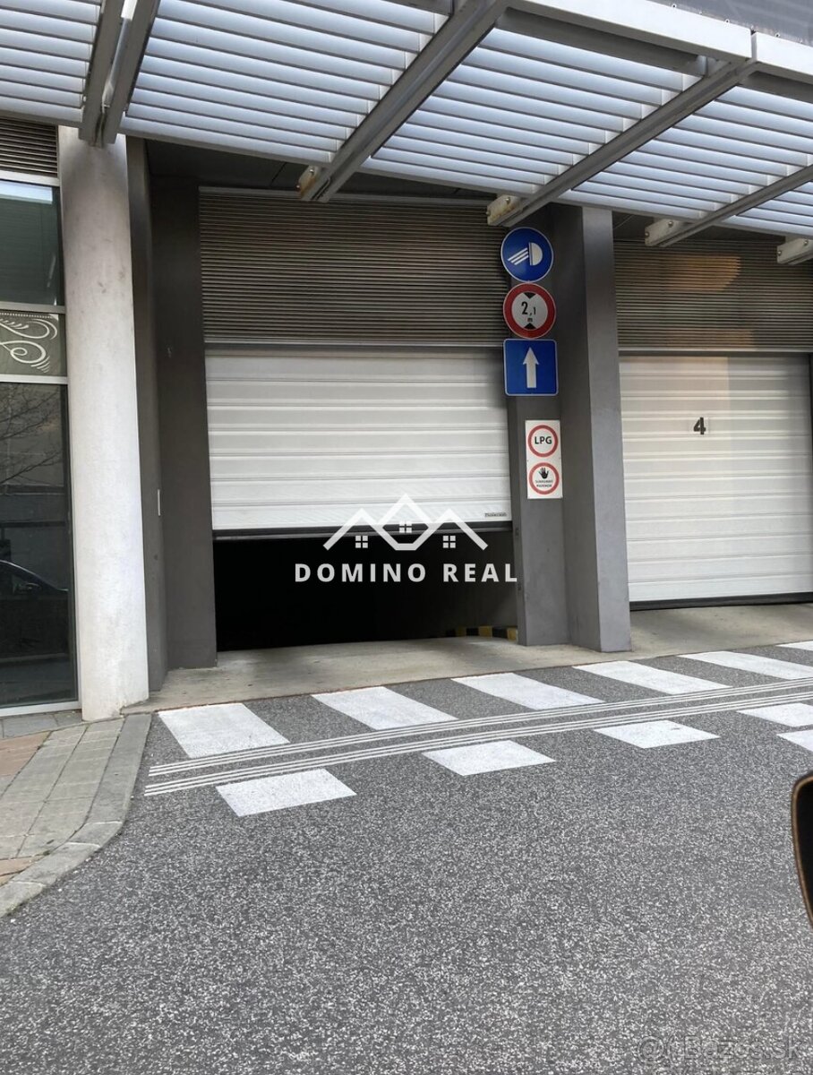 parkovacie miesto v komplexe - 3