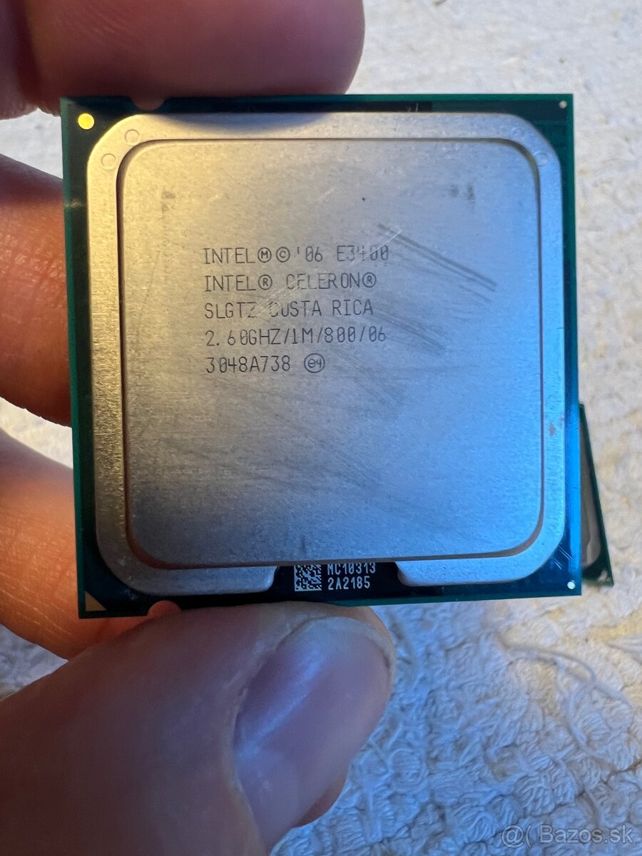 3 ks procesorov Intel pre socket LGA775 + chladiče - 3