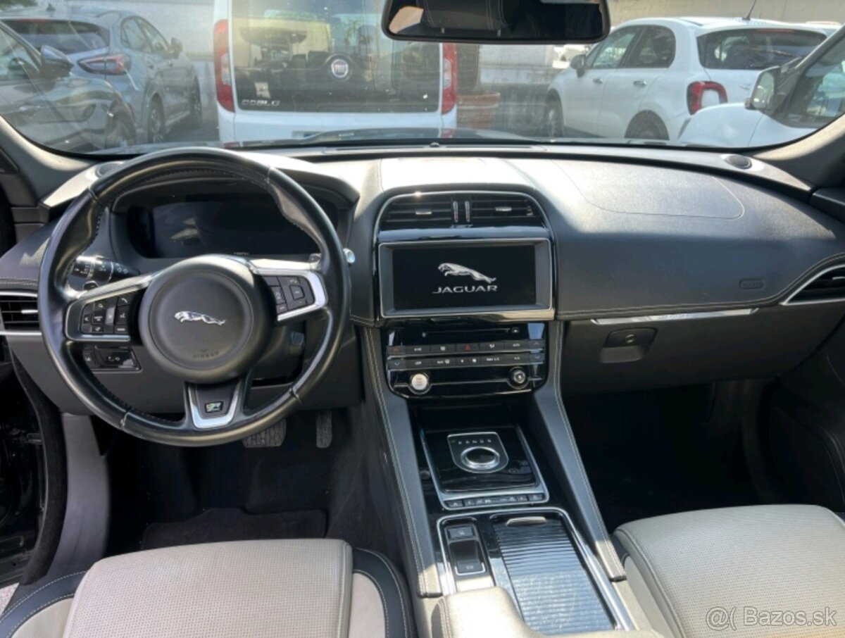 Jaguar f-pace komplet po servise
