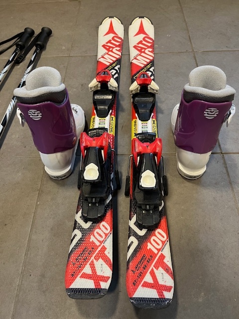 Lyze Atomic + Lyziarky + palice - 3