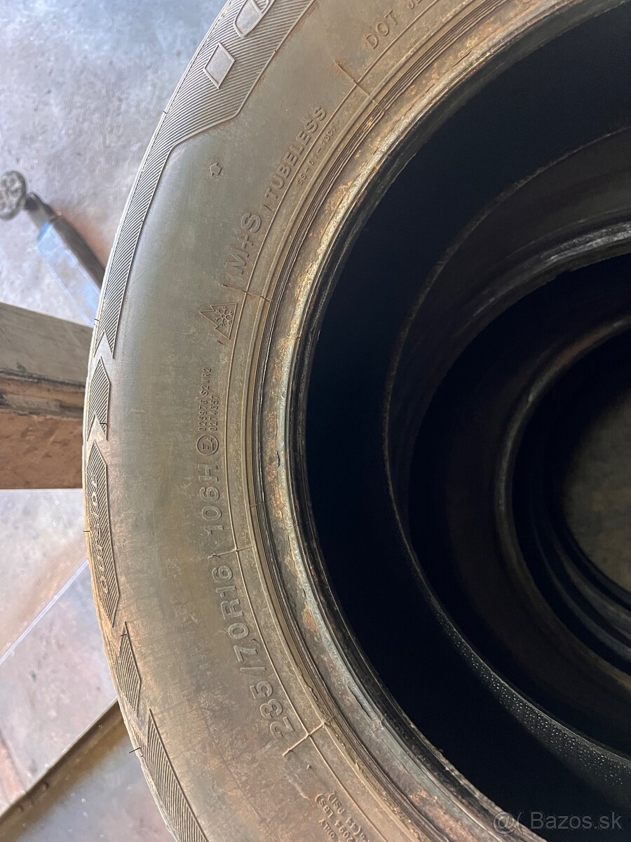 Gumi 235/70R16 - 3