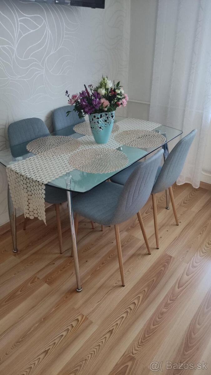 Jedálenský stôl - 3