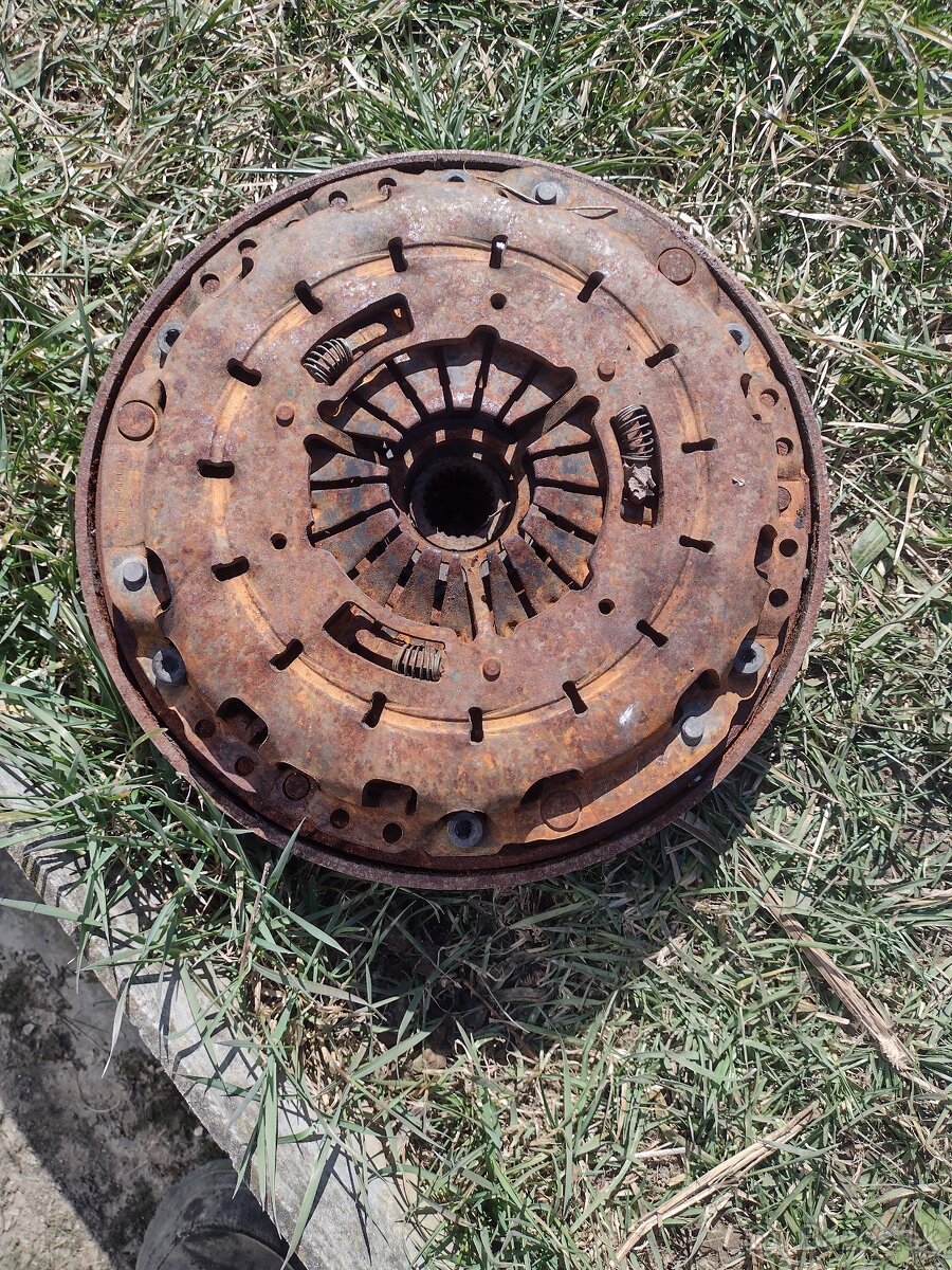 ZOTRVACNIK +spojka BMW e90 - 3