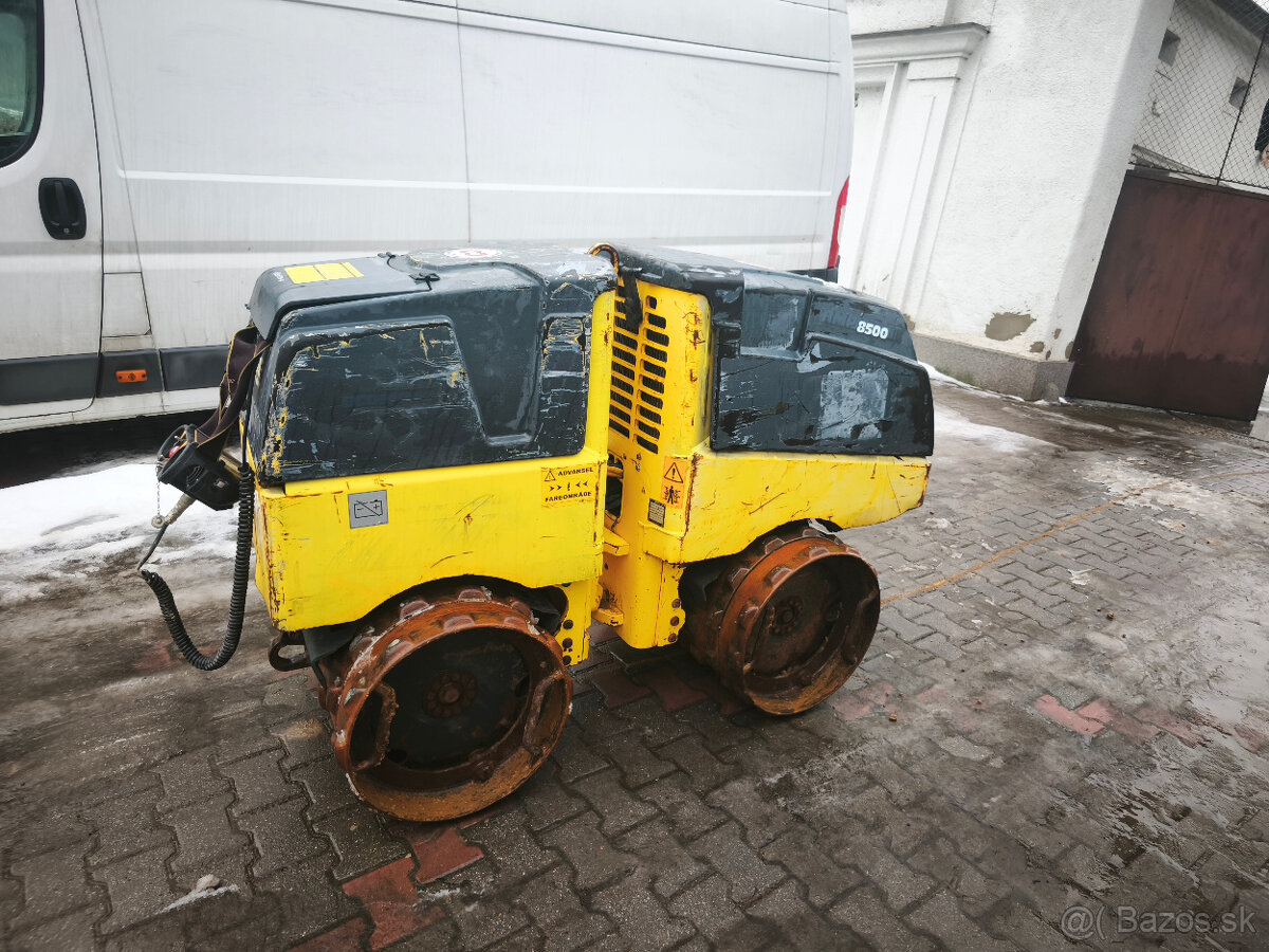 Vibracny valec. Jezkovy valec Bomag BMP 8500 rv2011 850m.h - 3