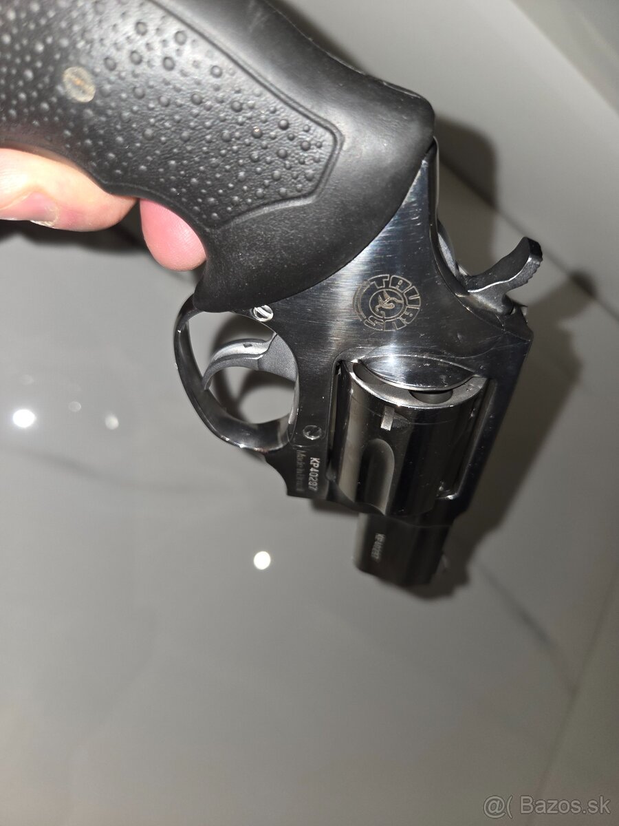 Predám Taurus 605 357magnum - 3