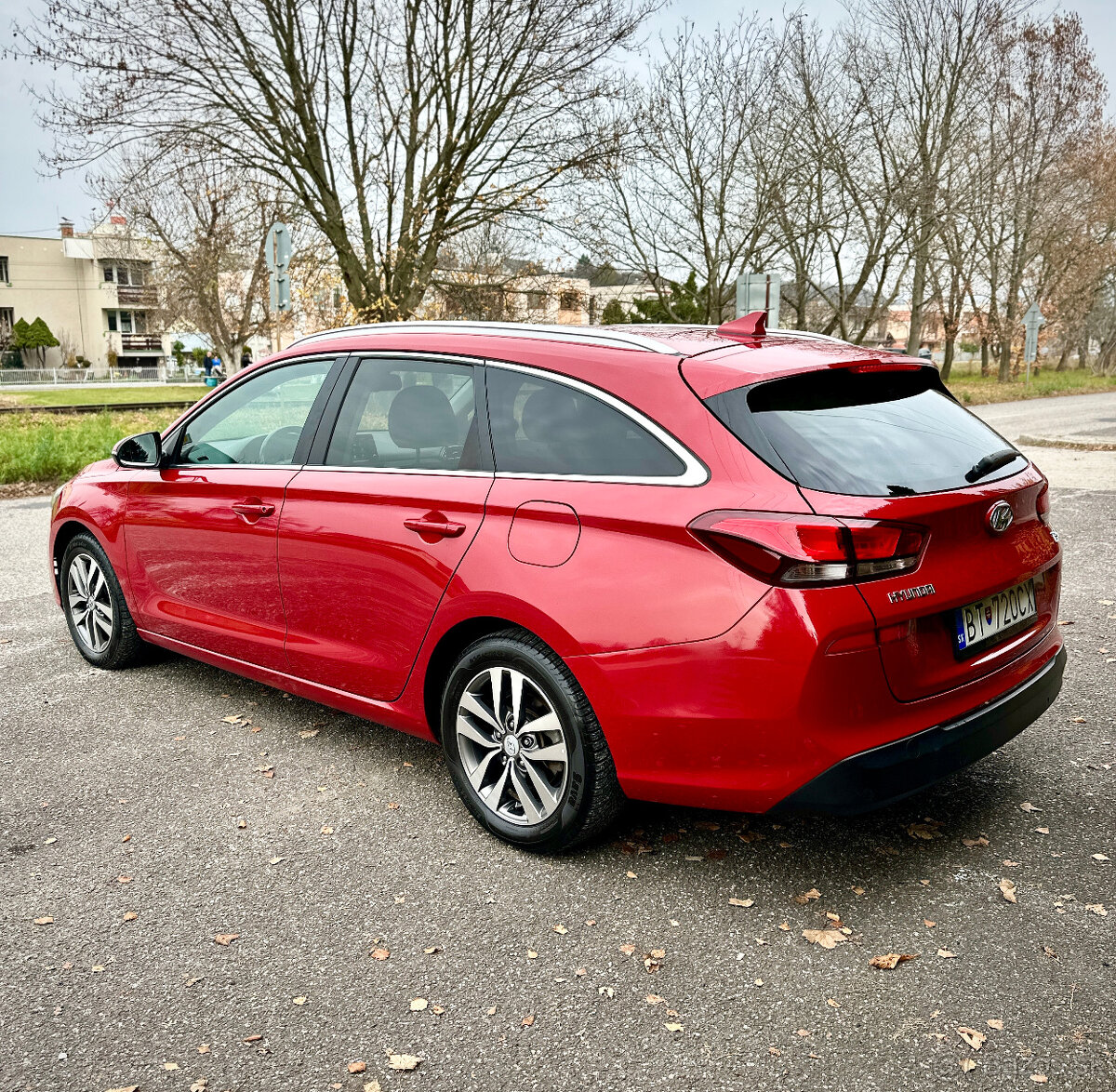 Hyundai i30 CW Kombi 1.4 T-GDi Slovensko - 3