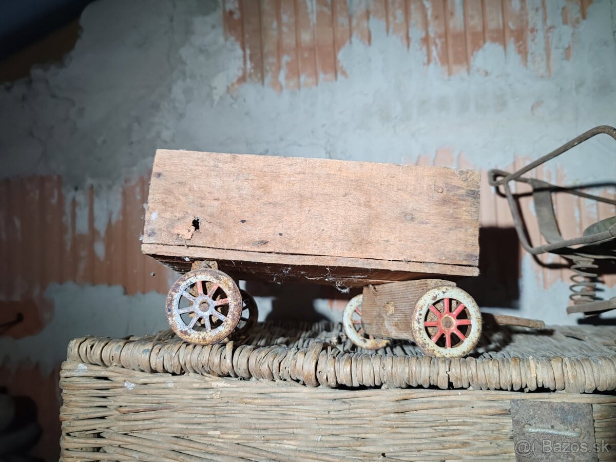 Staré hračky a kufrík - 3