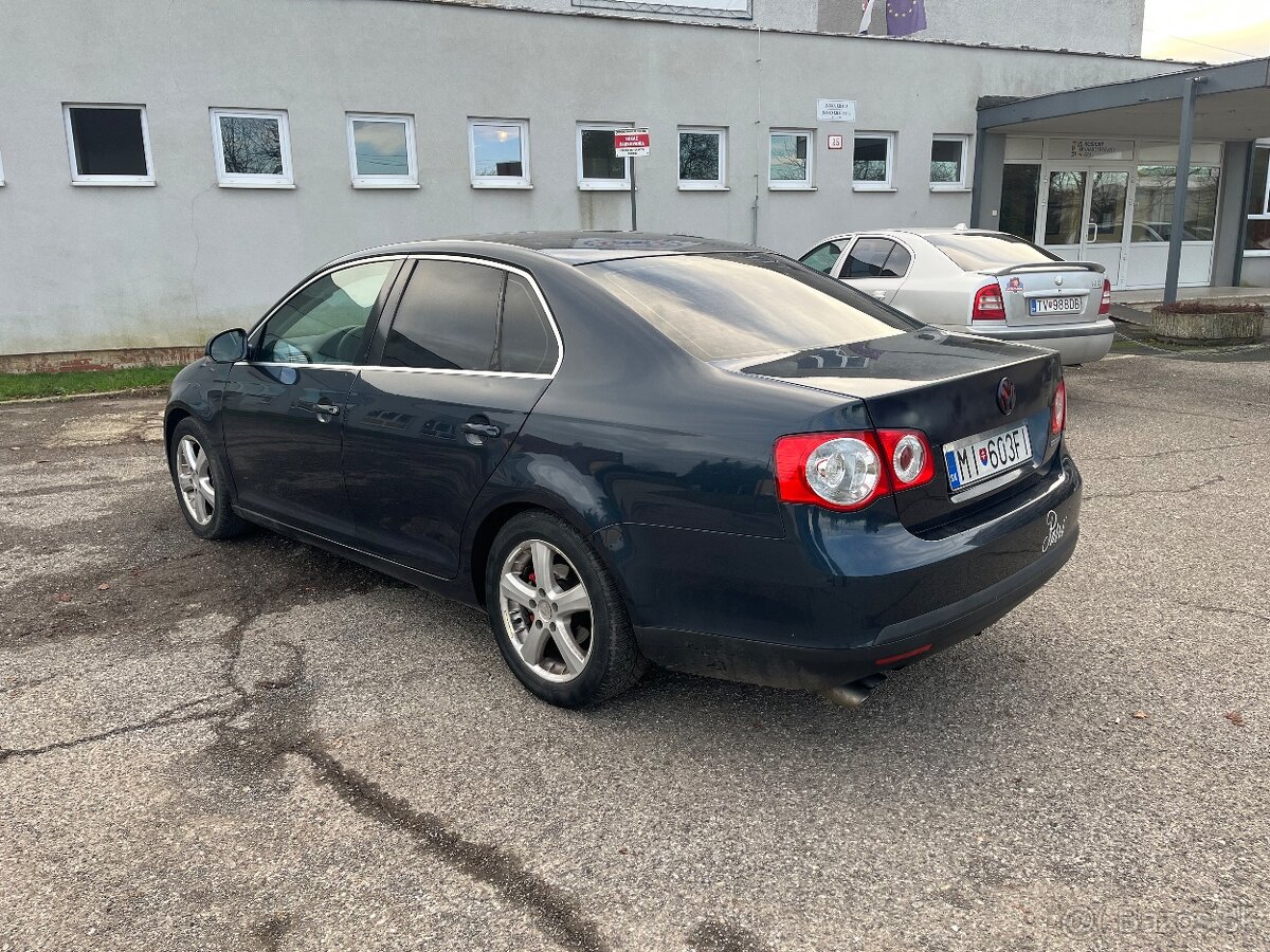 Volkswagen Jetta - 3