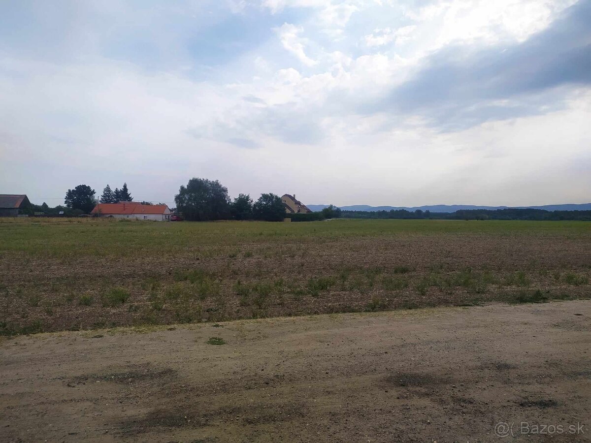 Predám nádherný pozemok pri Ortovom mlyne v obci Láb. - 3