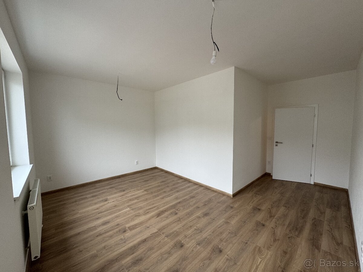 Priestranný 3i byt s balkónom a kobkou - Radvaň - 3