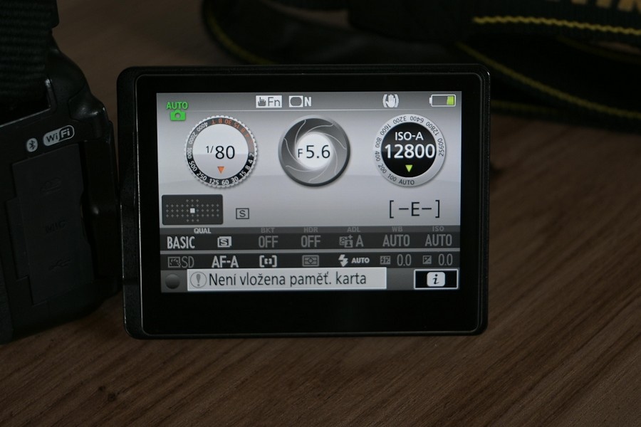 Nikon D5600 wifi + BT- otocny dotyk.disp. + 18-140 VR AF.s - 3