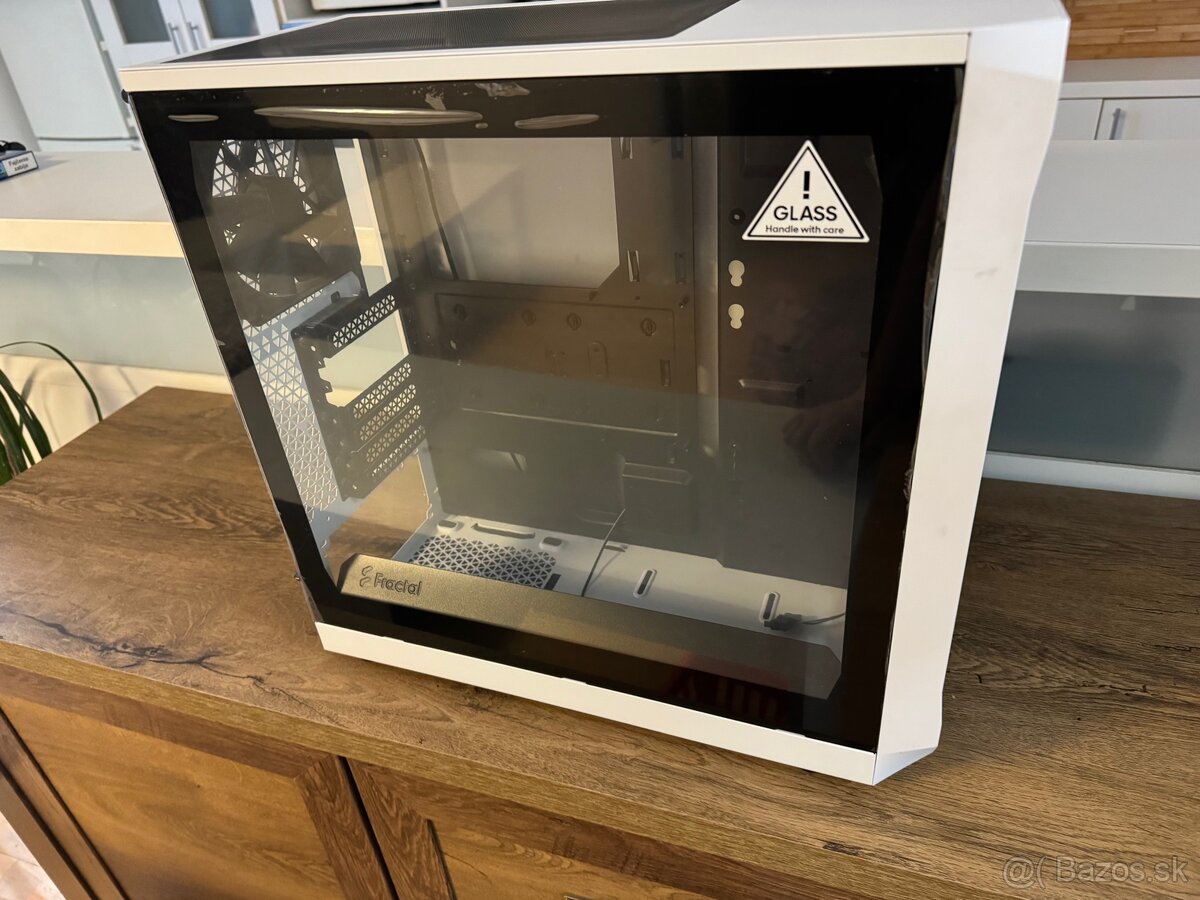 Pc skrinka Fratcal Focus 2 - 3