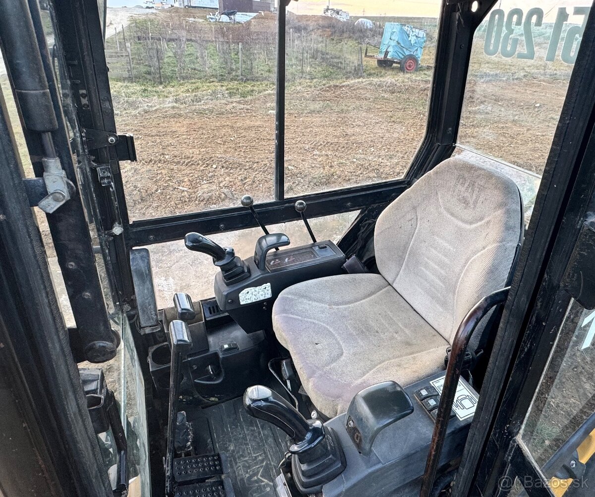 Predám cat 301.8 - 3