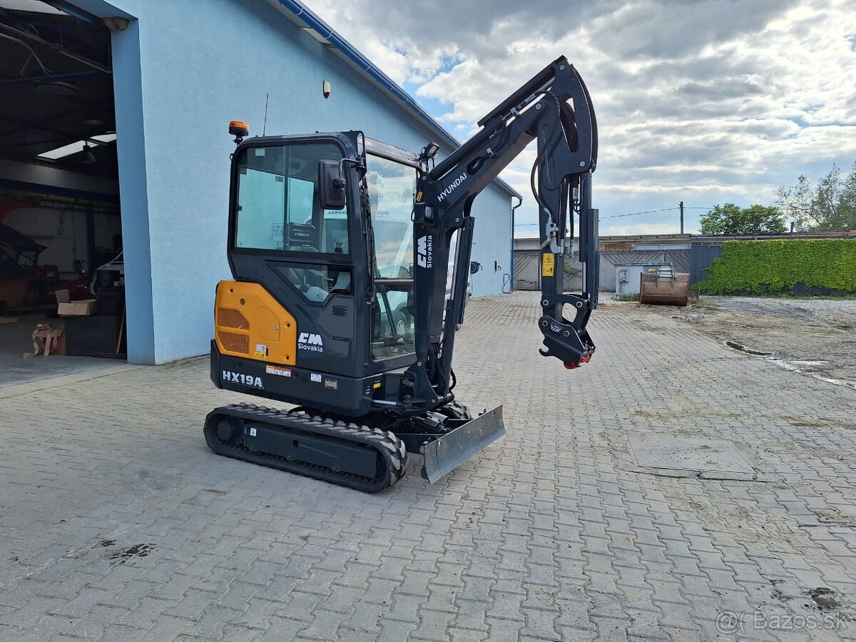 Predvádzacie 2 tonové rýpadlo Hyundai HX19A - 3