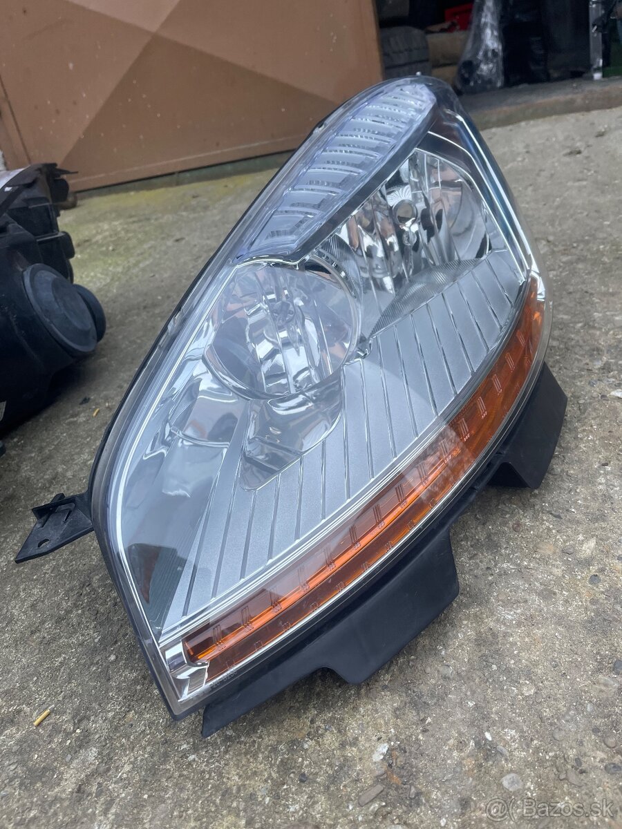 Citroen C4 Picasso predné svetlomety - 3