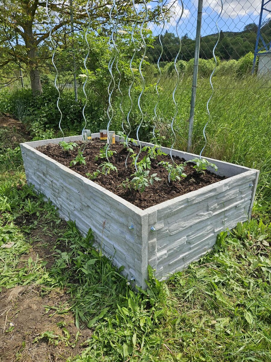 Betónový záhon - 3