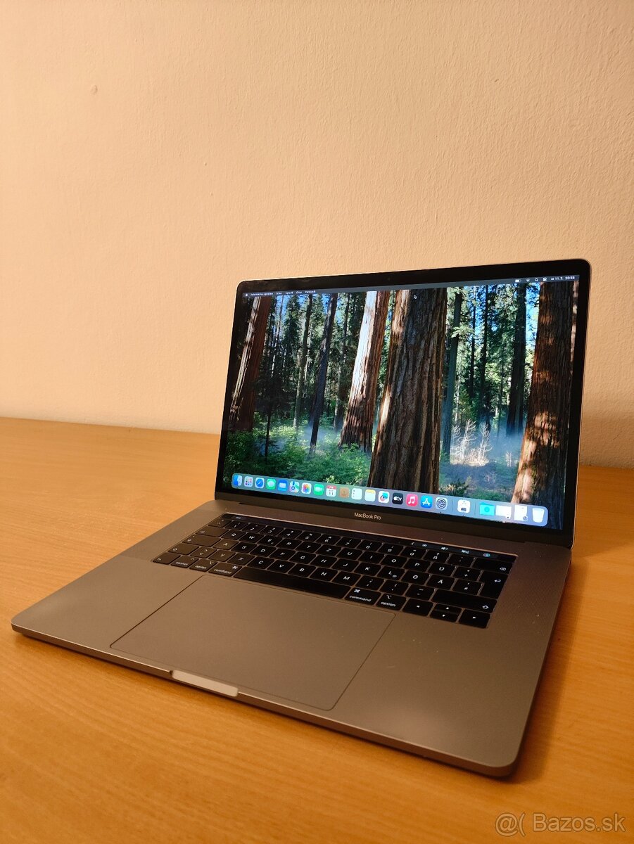 MacBook Pro 15 2018 | Core i7 • 16GB • SSD - 3