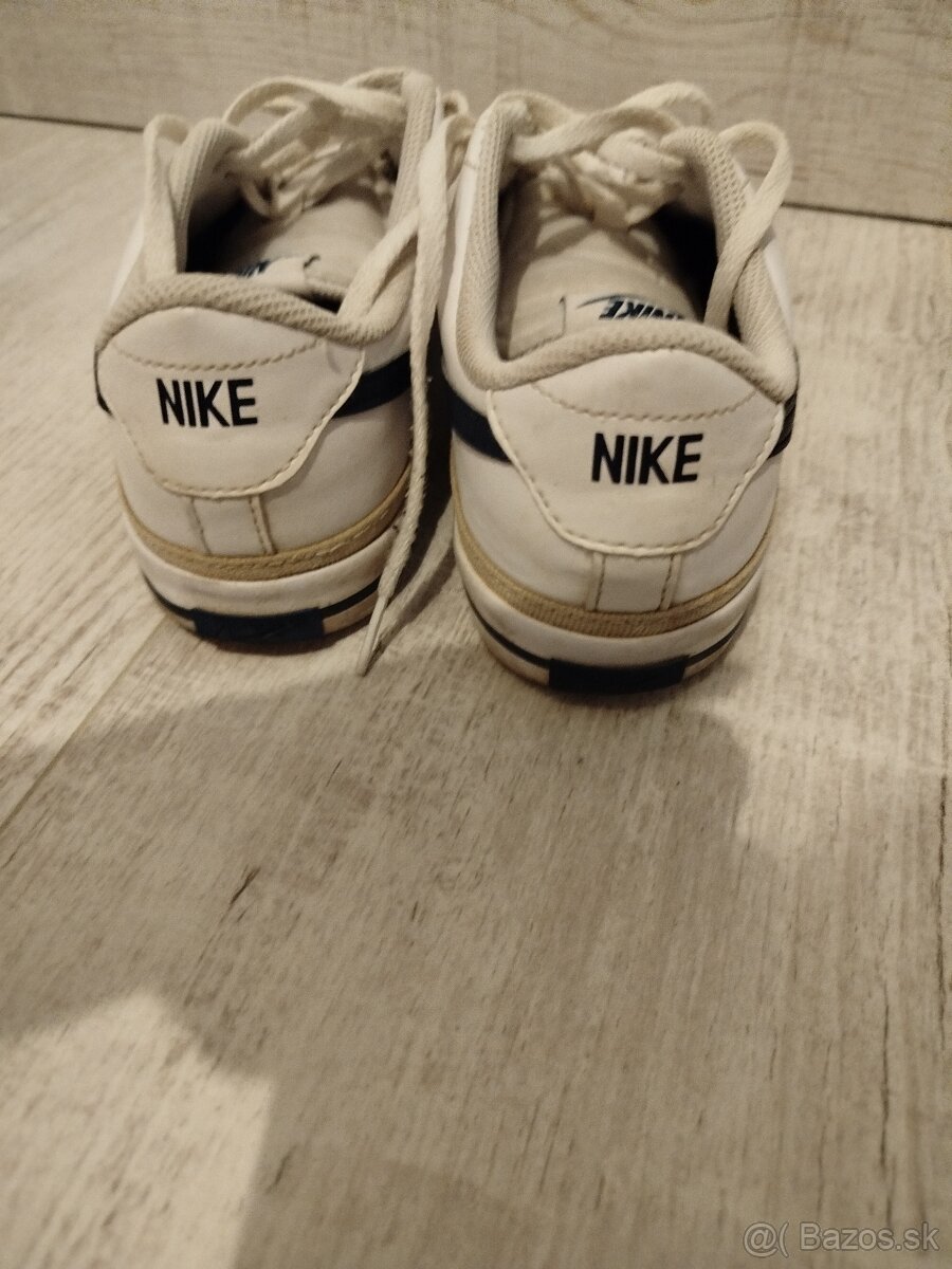 Biele chlapčenské Nike tenisky - 3