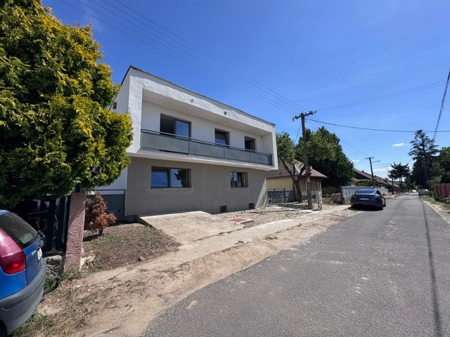 ZNÍŽENÁ CENA -Predáme dom-4 bytové jednotky v obci Jasová - 3