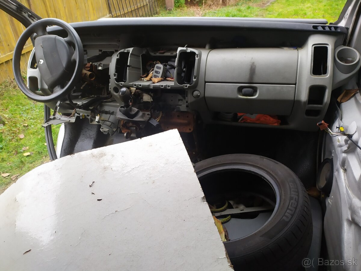 Renault trafic 2024 /25 Vivaro Primastar 1.9dci 74kw díly - 3