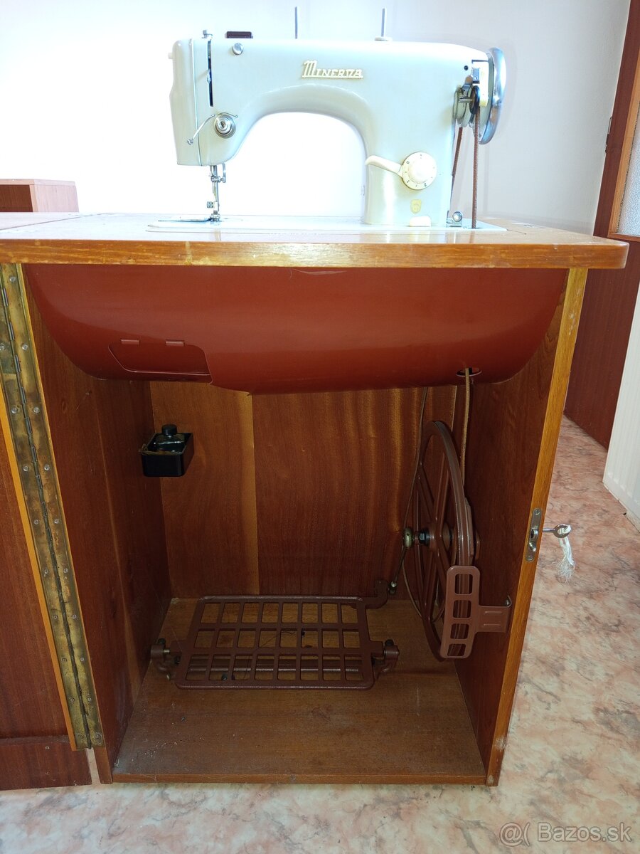 Predám šijací stroj Minerva - 3