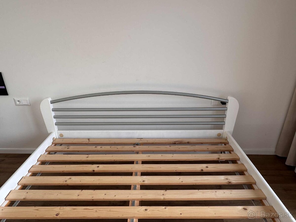 Drevená masívna posteľ - 3