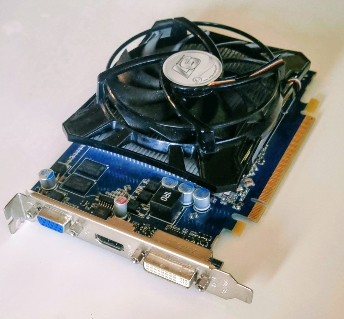 1GB Grafické karty: HD 5450, GF9600GT - 3