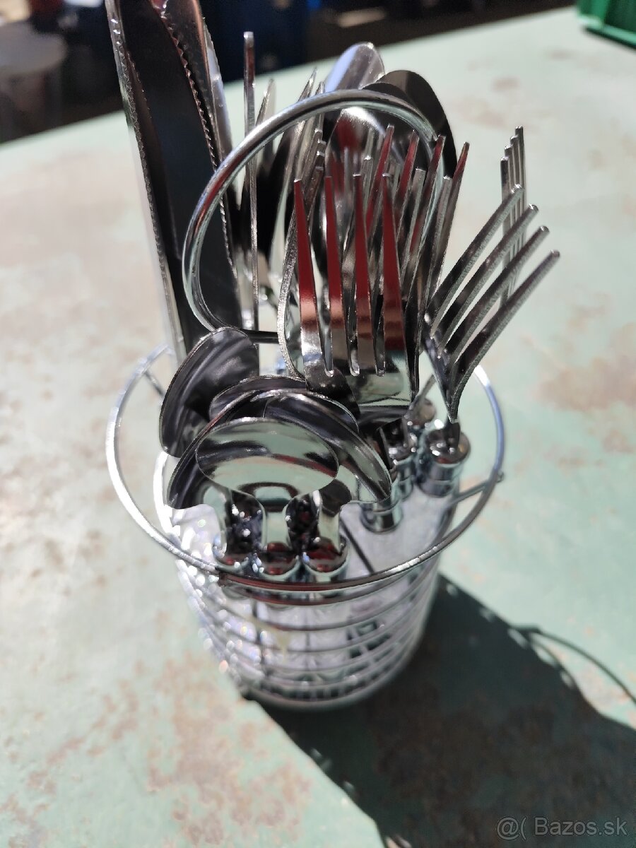 Príbor v stojane 4x6{24 ks - 3