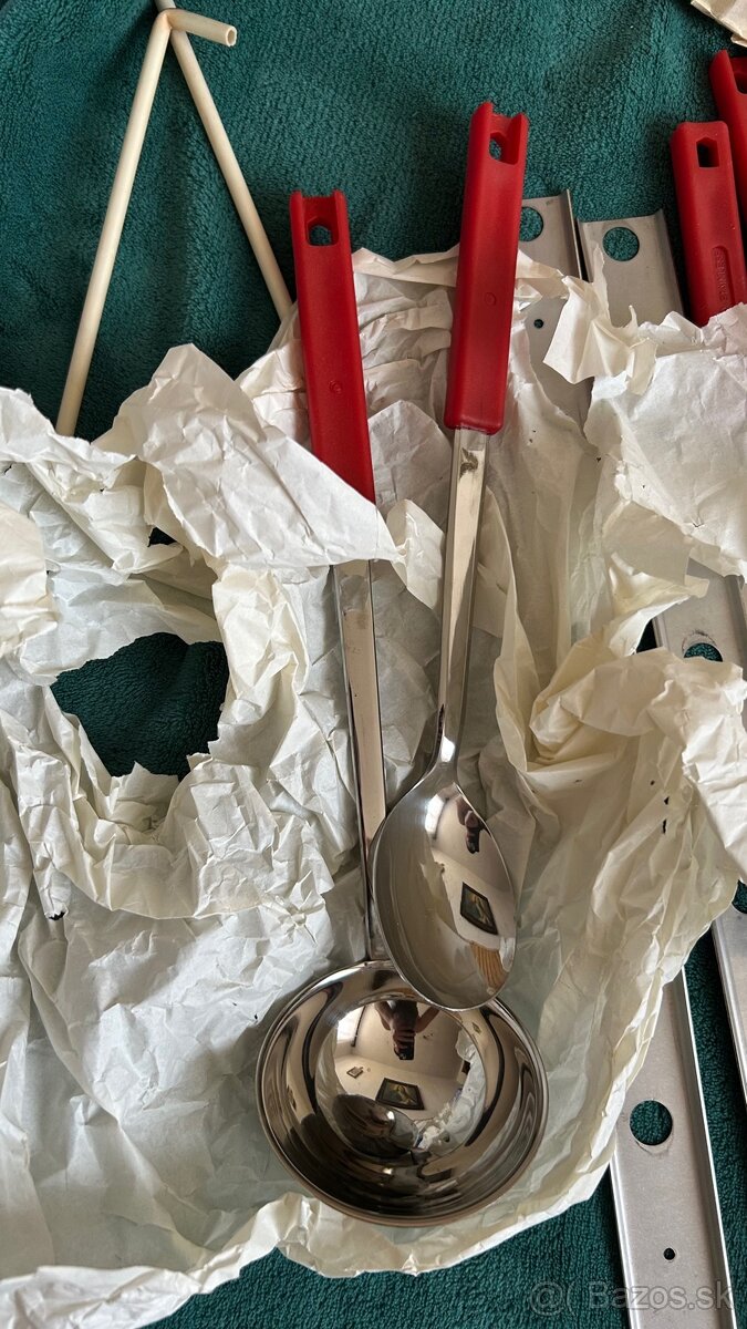 Závesná súprava kuchynských doplnkov ČSSR 1989 - 3