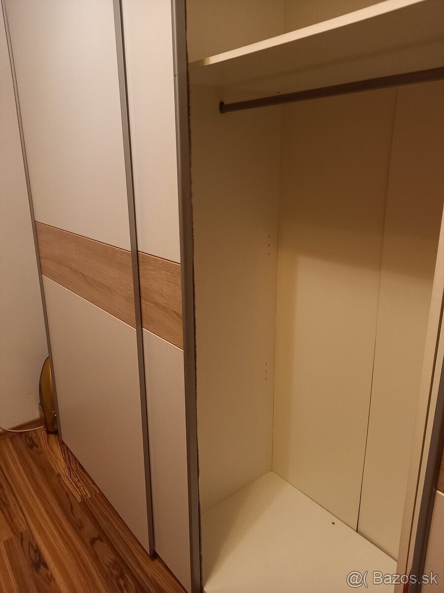 Šatníková skriňa - 3