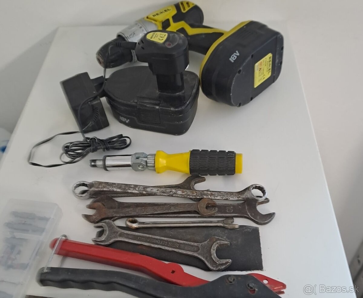 Rôzne náradie a kľúč - 3