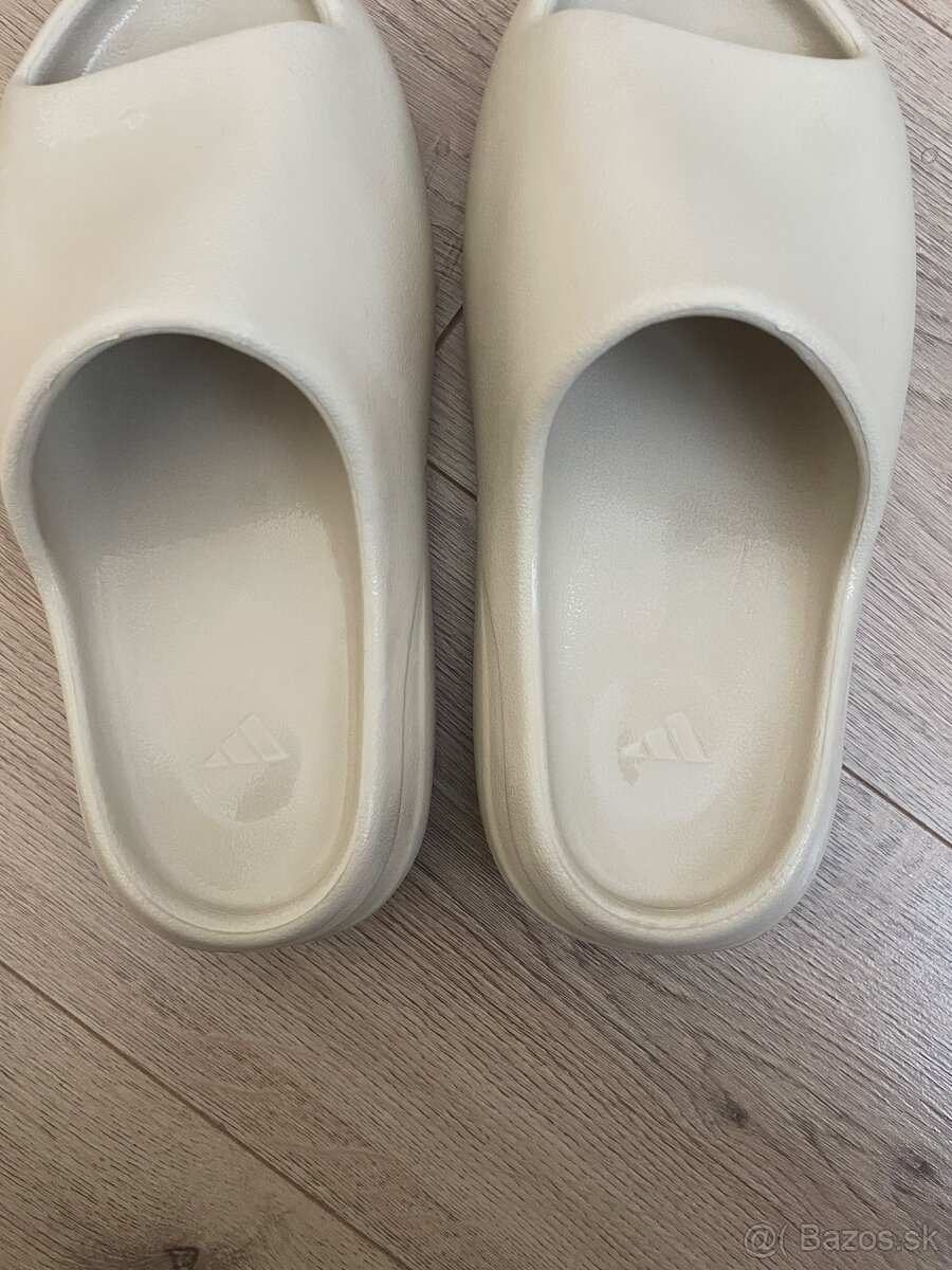 Yeezy Slides - 3
