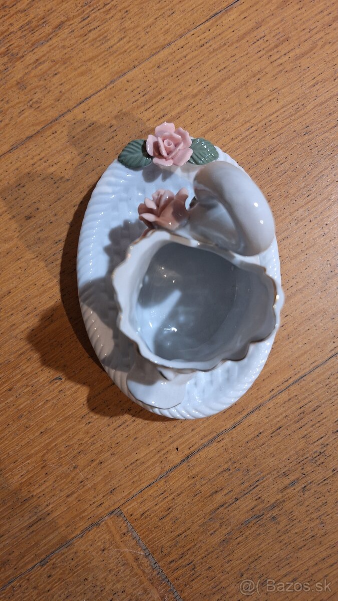 1. Biely porcelánový svietnik / soška labute s ružičkou – je - 3